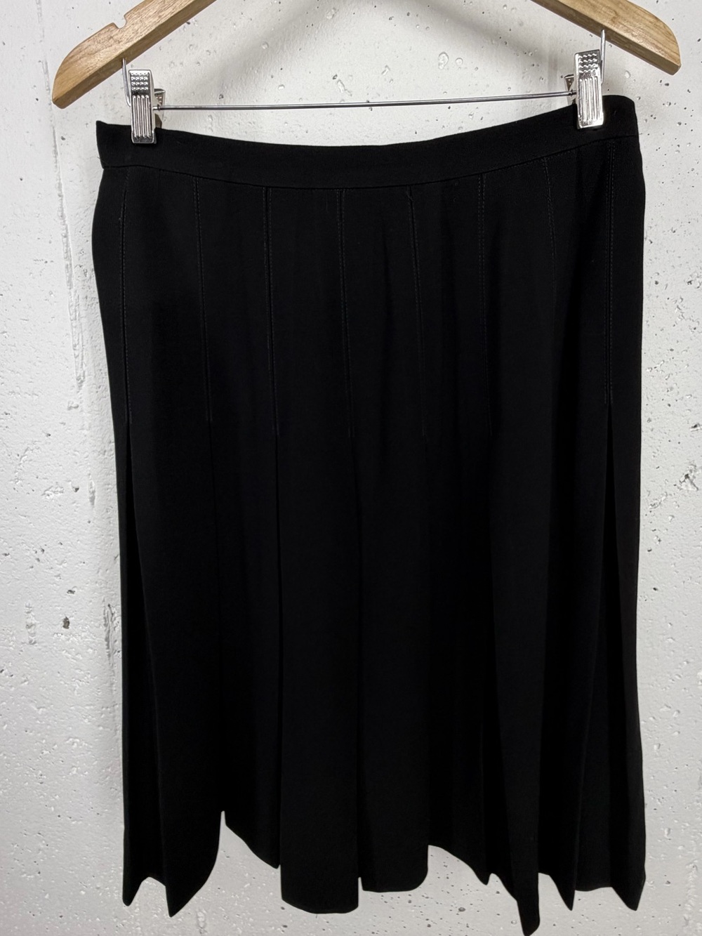 Vintage Zelda Women’s Size 12 Black Pleated Around Knee Length Skirt